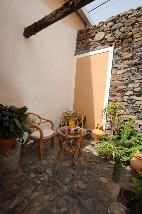 The Colonial Guest House Sao Filipe Bagian luar foto